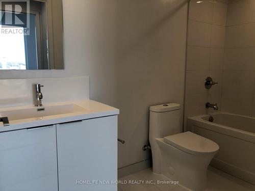 2801 - 238 Simcoe Street, Toronto, ON - Indoor Photo Showing Bathroom