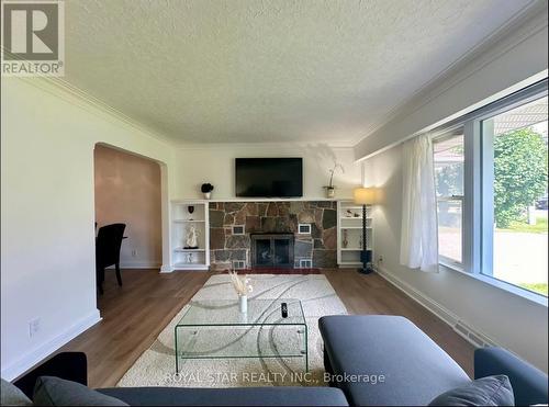 38 Lake Avenue, Richmond Hill, ON - Indoor Photo Showing Living Room With Fireplace