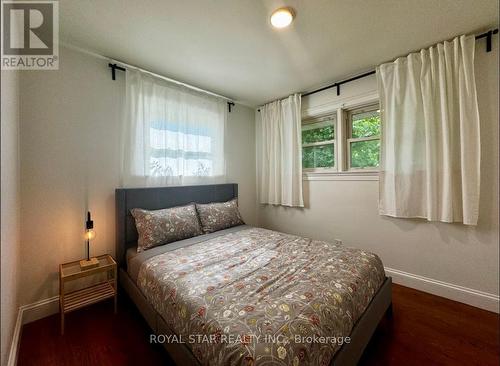 38 Lake Avenue, Richmond Hill, ON - Indoor Photo Showing Bedroom