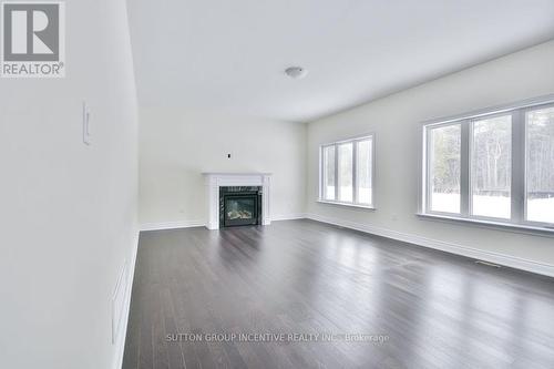 24 Cottonwood Street, Springwater, ON - Indoor Photo Showing Living Room With Fireplace