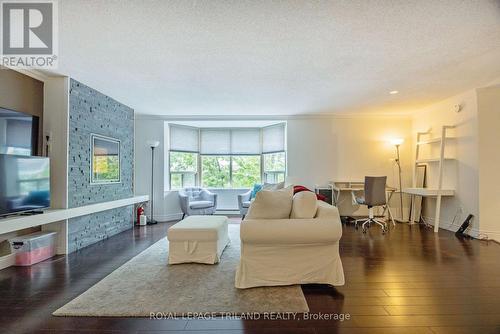 303 - 500 Talbot Street, London, ON - Indoor Photo Showing Living Room