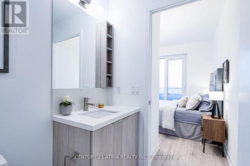 1806 - 2020 Bathurst Street, Toronto, ON - Indoor Photo Showing Bathroom