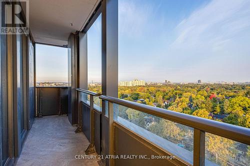 1806 - 2020 Bathurst Street, Toronto, ON - Outdoor With View With Exterior