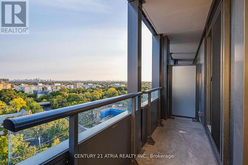 1806 - 2020 Bathurst Street, Toronto, ON - Outdoor With View With Exterior