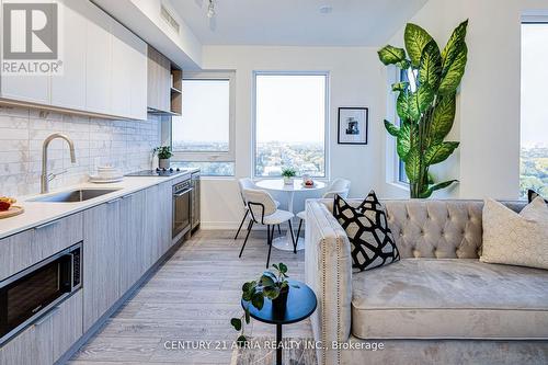 1806 - 2020 Bathurst Street, Toronto, ON - Indoor Photo Showing Kitchen With Upgraded Kitchen