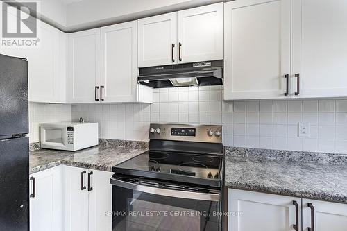 1780 Lampman Avenue, Burlington, ON - Indoor Photo Showing Kitchen With Upgraded Kitchen