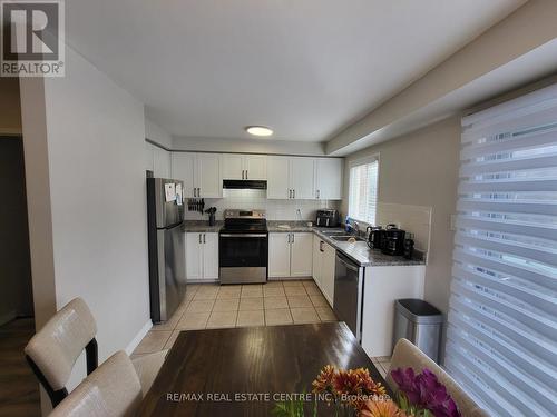 1780 Lampman Avenue, Burlington, ON - Indoor Photo Showing Kitchen