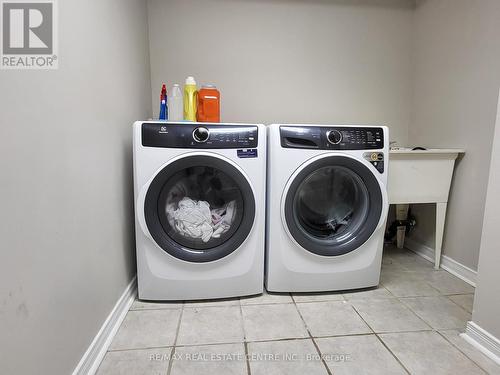 1780 Lampman Avenue, Burlington, ON - Indoor Photo Showing Laundry Room