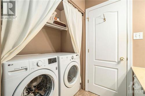 24 Campbell Court, Russell, ON - Indoor Photo Showing Laundry Room