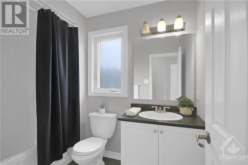 133 Pictou Crescent, Kanata, ON - Indoor Photo Showing Bathroom