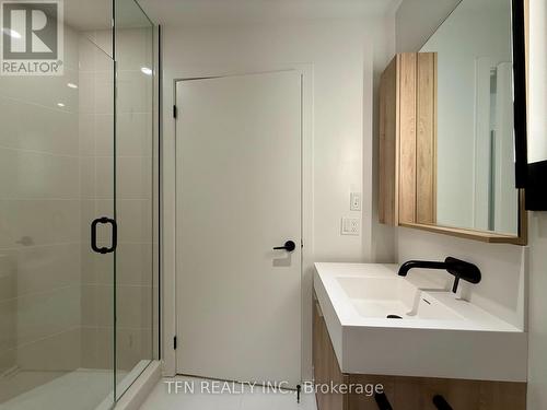 1209S - 127 Broadway Avenue, Toronto, ON - Indoor Photo Showing Bathroom