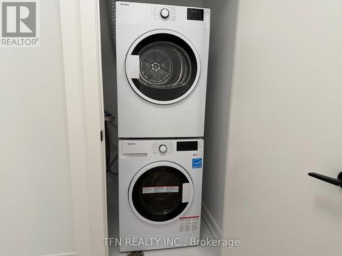 1209S - 127 Broadway Avenue, Toronto, ON - Indoor Photo Showing Laundry Room