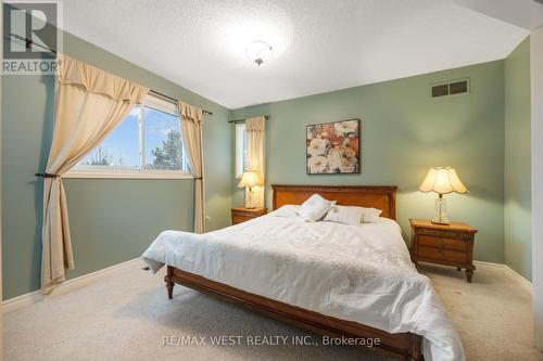 5 Harrowsmith Place, Richmond Hill, ON - Indoor Photo Showing Bedroom