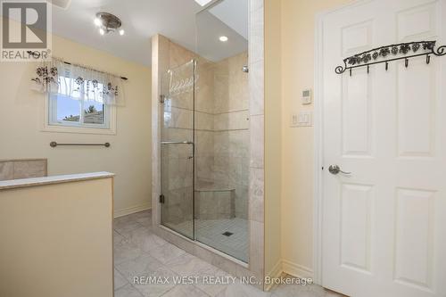 5 Harrowsmith Place, Richmond Hill, ON - Indoor Photo Showing Bathroom