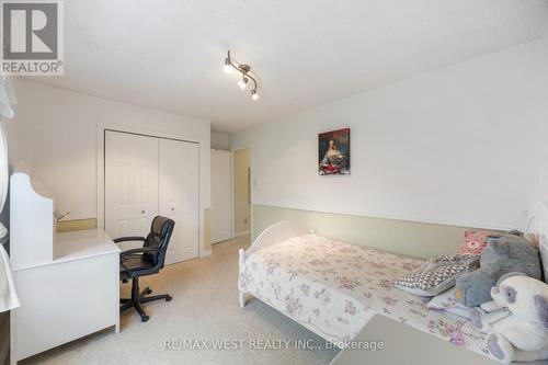 5 Harrowsmith Place, Richmond Hill, ON - Indoor Photo Showing Bedroom