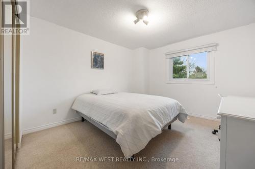 5 Harrowsmith Place, Richmond Hill, ON - Indoor Photo Showing Bedroom