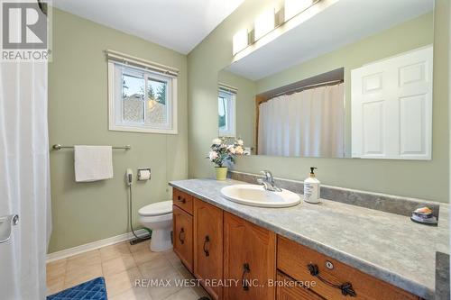 5 Harrowsmith Place, Richmond Hill, ON - Indoor Photo Showing Bathroom