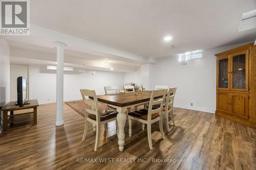 5 Harrowsmith Place, Richmond Hill, ON - Indoor Photo Showing Dining Room