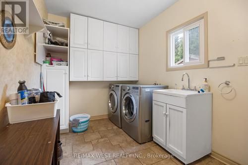 5 Harrowsmith Place, Richmond Hill, ON - Indoor Photo Showing Laundry Room