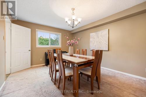 5 Harrowsmith Place, Richmond Hill, ON - Indoor Photo Showing Dining Room