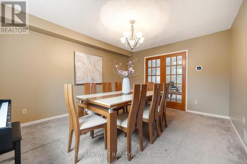 5 Harrowsmith Place, Richmond Hill, ON - Indoor Photo Showing Dining Room