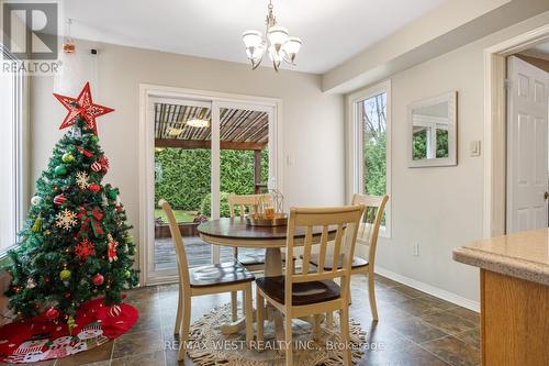 5 Harrowsmith Place, Richmond Hill, ON - Indoor Photo Showing Dining Room