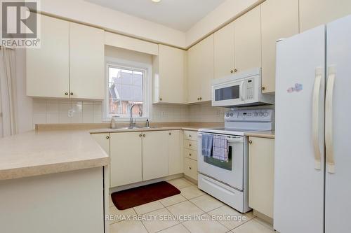 33 - 28 Calliandra Trail, Brampton, ON - Indoor Photo Showing Kitchen