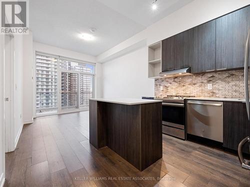 921 - 2520 Eglinton Avenue W, Mississauga, ON - Indoor Photo Showing Kitchen