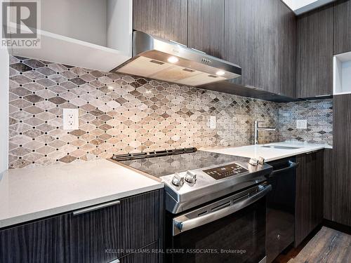 921 - 2520 Eglinton Avenue W, Mississauga, ON - Indoor Photo Showing Kitchen