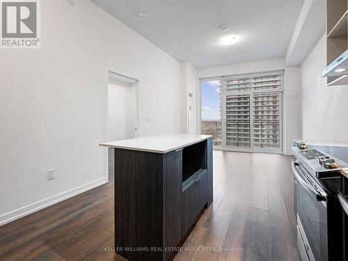 921 - 2520 Eglinton Avenue W, Mississauga, ON - Indoor Photo Showing Kitchen