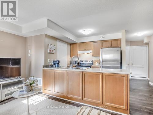 1 - 129 Isaac Devins Boulevard, Toronto, ON - Indoor Photo Showing Kitchen