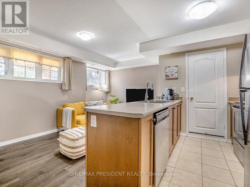 1 - 129 Isaac Devins Boulevard, Toronto, ON - Indoor Photo Showing Kitchen