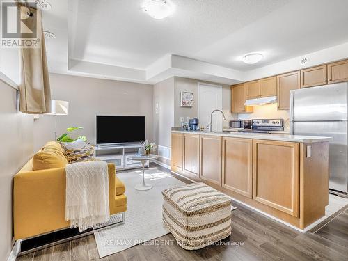 1 - 129 Isaac Devins Boulevard, Toronto, ON - Indoor Photo Showing Kitchen