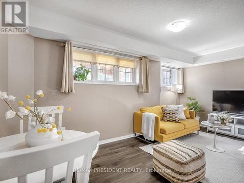 1 - 129 Isaac Devins Boulevard, Toronto, ON - Indoor Photo Showing Living Room