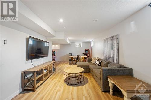 1316 Grand Chene Court, Ottawa, ON - Indoor Photo Showing Living Room