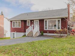 4 Piers Avenue  Halifax, NS B3N 1Z3