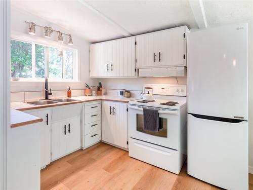 834 Ellis Avenue, Naramata, BC - Indoor Photo Showing Kitchen With Double Sink