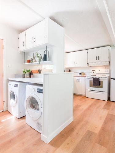 834 Ellis Avenue, Naramata, BC - Indoor Photo Showing Laundry Room