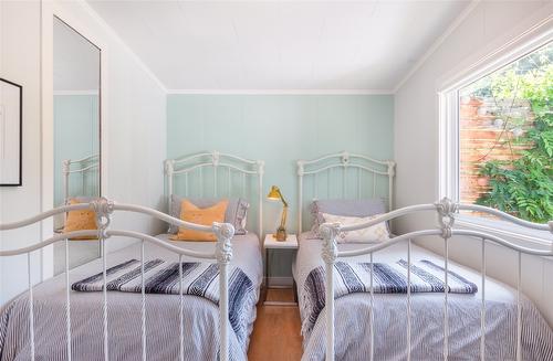 834 Ellis Avenue, Naramata, BC - Indoor Photo Showing Bedroom