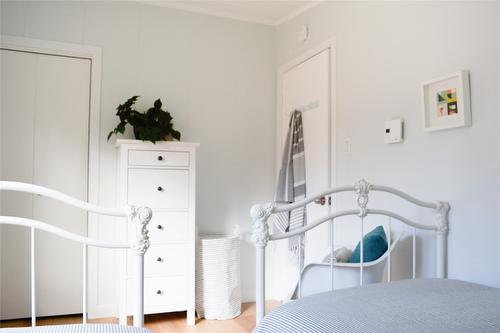 834 Ellis Avenue, Naramata, BC - Indoor Photo Showing Bedroom