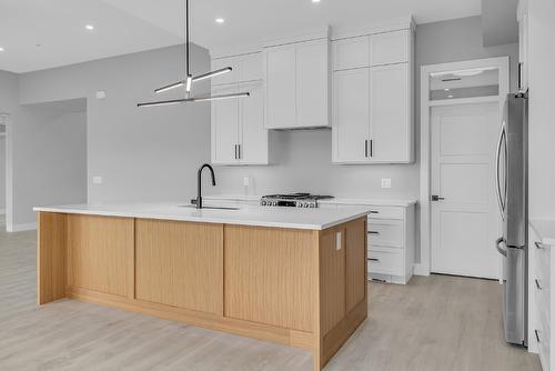 18661 Sanborn Street, Summerland, BC - Indoor Photo Showing Kitchen