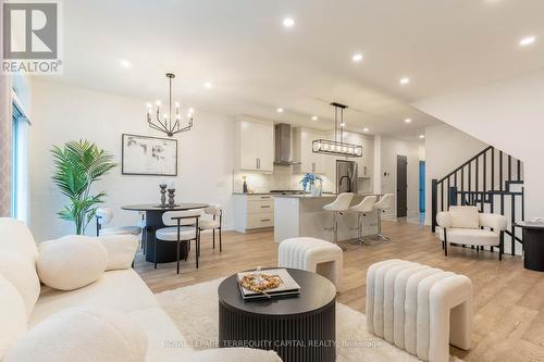 7218 Parsa Street, Niagara Falls, ON - Indoor Photo Showing Living Room