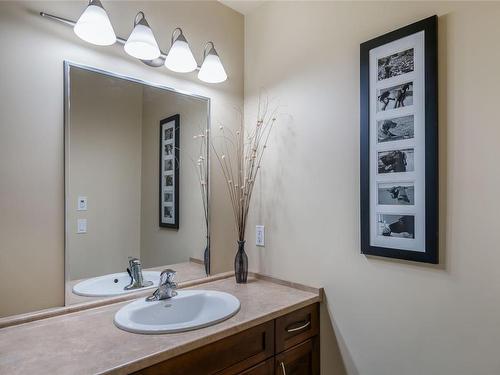 111-297 Hirst Ave West, Parksville, BC - Indoor Photo Showing Bathroom