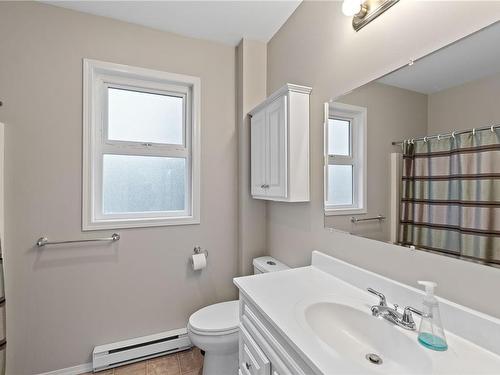 847 Victoria St, Nanaimo, BC - Indoor Photo Showing Bathroom