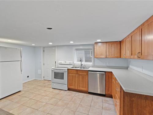 847 Victoria St, Nanaimo, BC - Indoor Photo Showing Kitchen With Double Sink