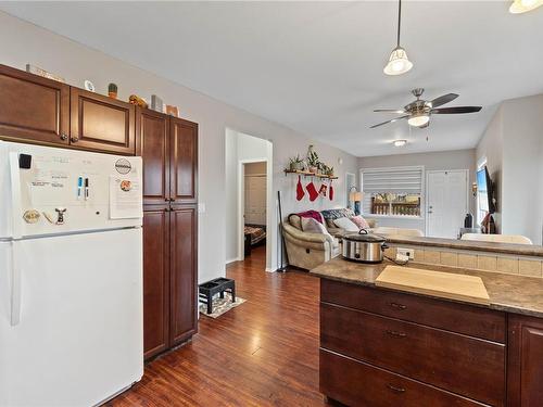 847 Victoria St, Nanaimo, BC - Indoor Photo Showing Kitchen