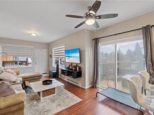 847 Victoria St, Nanaimo, BC - Indoor Photo Showing Living Room