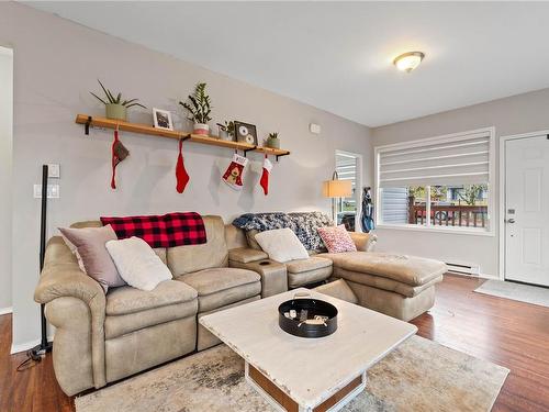 847 Victoria St, Nanaimo, BC - Indoor Photo Showing Living Room