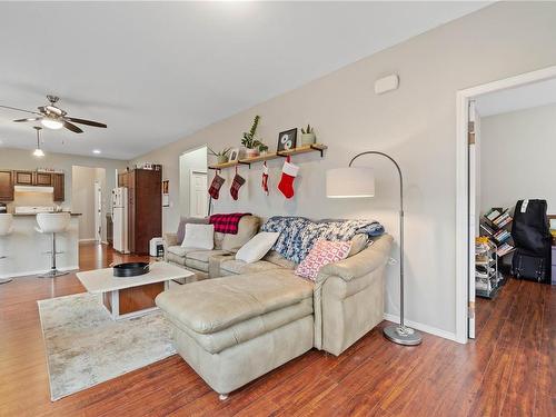 847 Victoria St, Nanaimo, BC - Indoor Photo Showing Living Room