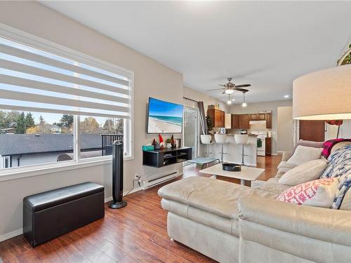 847 Victoria St, Nanaimo, BC - Indoor Photo Showing Living Room